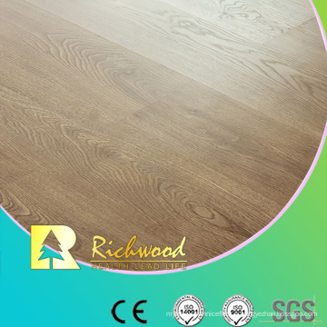 Le plancher commercial stratifié par relief imperméable de l&#39;enchère E0 HDF AC3 de 8.3mm